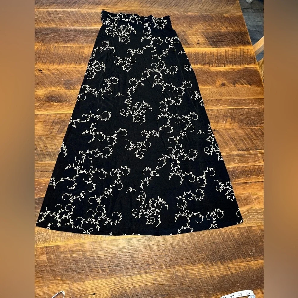 🔥Frazier Lawrence skirt size medium